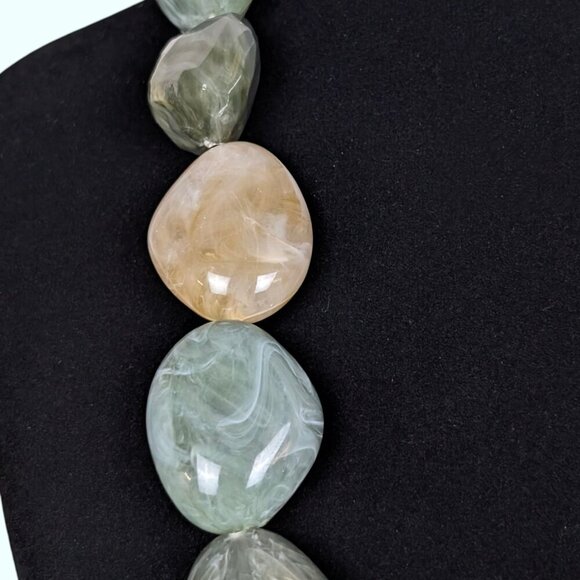 Vintage Chunky Lucite Crackle Beaded Necklace - Picture 3 of 5